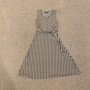 Apt 9 Women’s A-Line Black/White Striped brow-the-knee Dress with Waist Tie